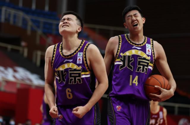 起码要让她长点教训，以后不敢再随便偷别人的东西、偷拿别人的银行卡去银行取钱。